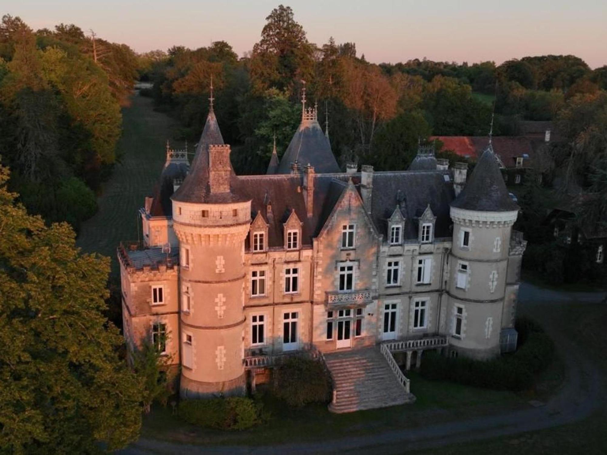 Sejour De Charme Au Chateau Avec Petit-Dejeuner Et Parking - Fr-1-591-705 Cluis Exterior foto