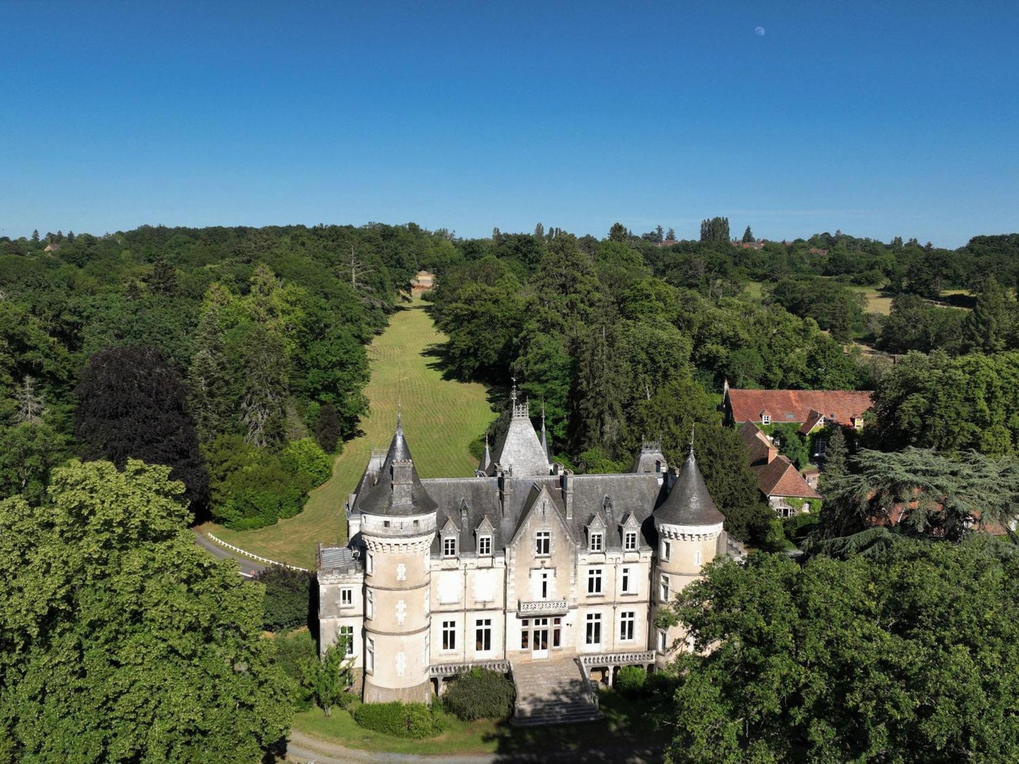 Sejour De Charme Au Chateau Avec Petit-Dejeuner Et Parking - Fr-1-591-705 Cluis Exterior foto